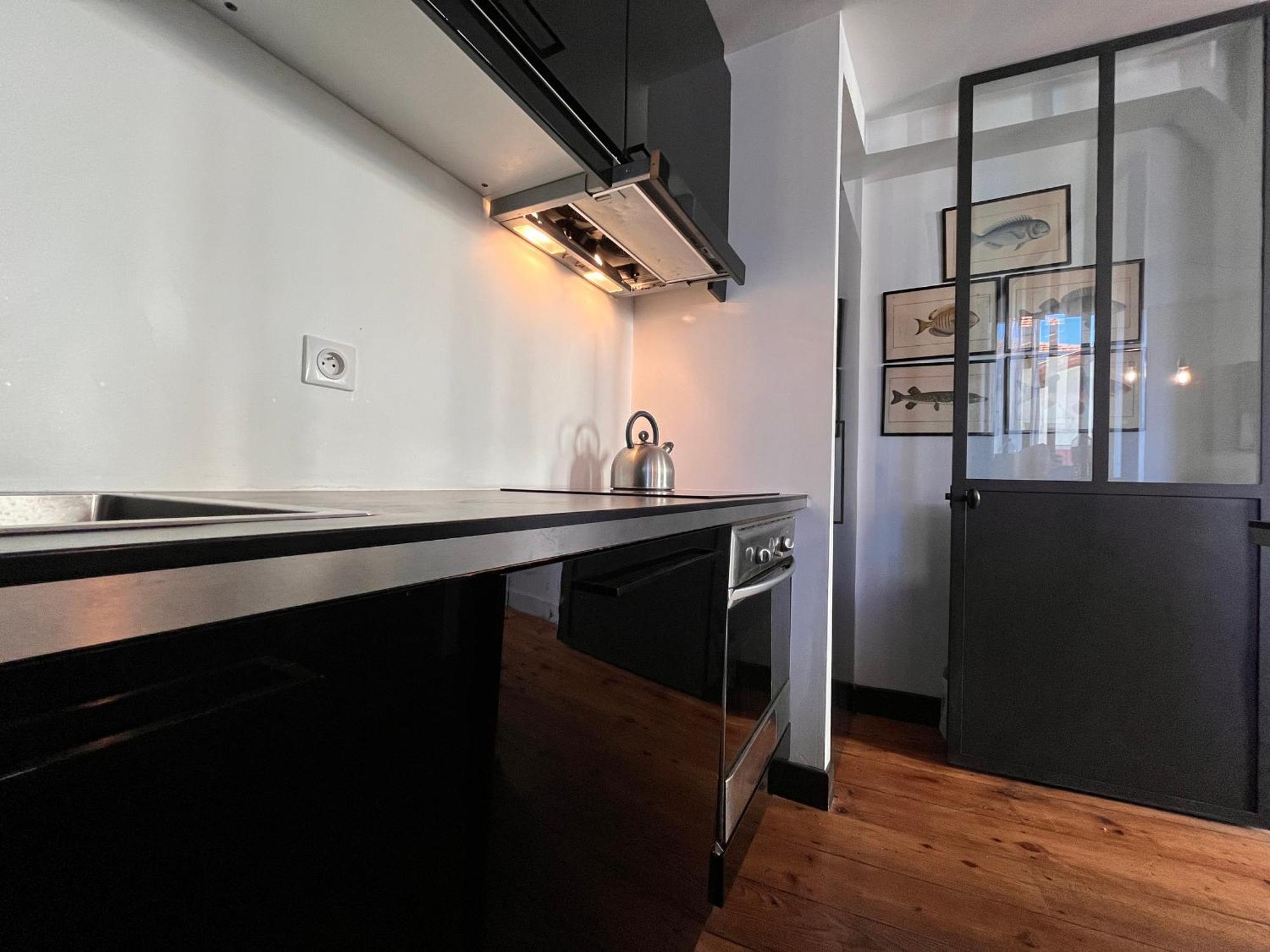 Appartement Lumineux Pres De La Avec Wifi, En Plein Centre-ville De - Fr-1-239-875